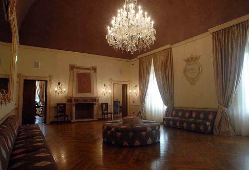 فندق Castello Di Pontebosio Luxury Resort