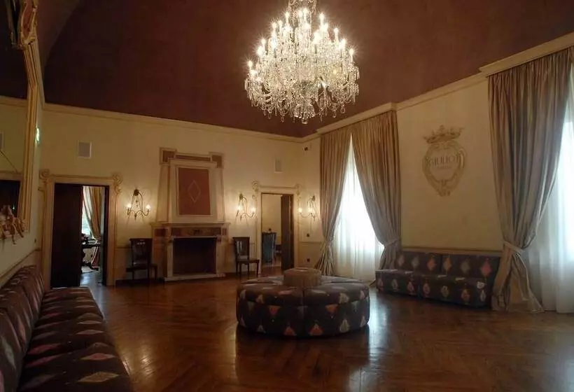 Hotelli Castello Di Pontebosio Luxury Resort