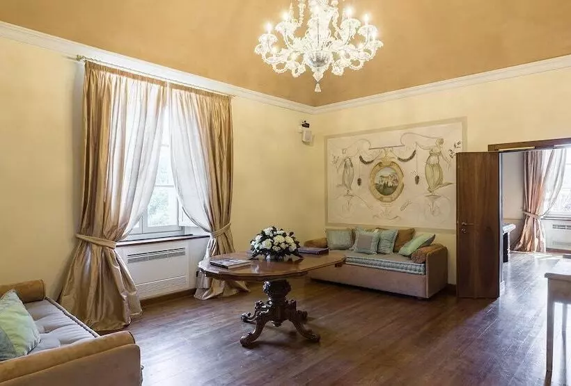 Hotelli Castello Di Pontebosio Luxury Resort