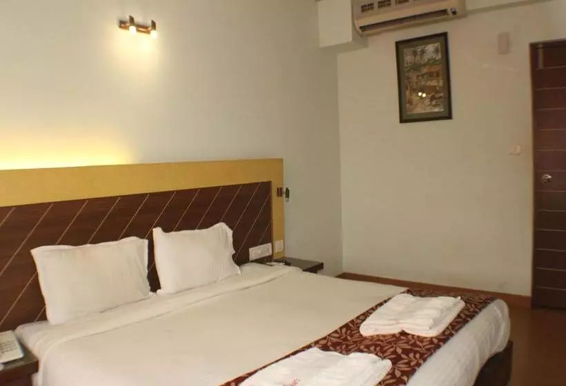 Oyo 7454 Hotel Ronaldo S