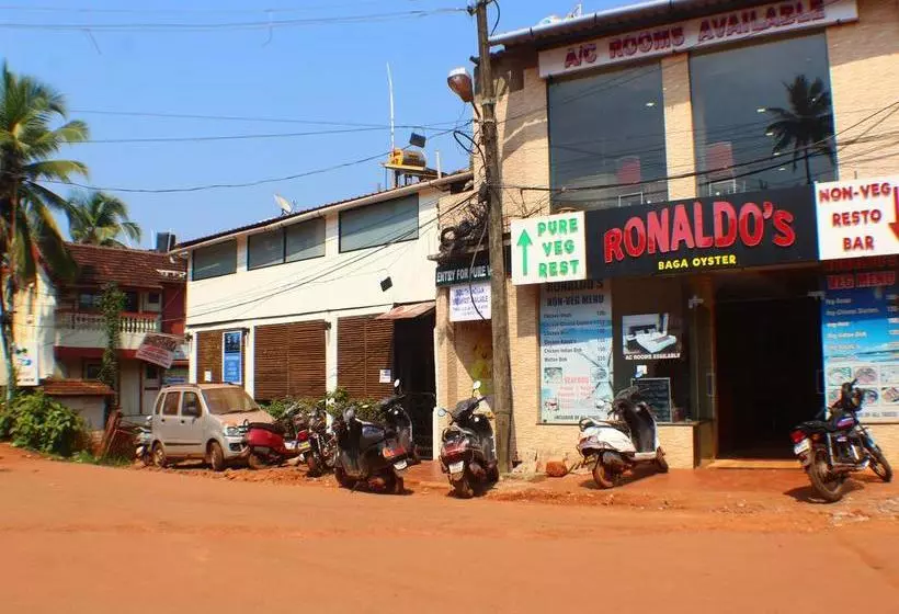 Oyo 7454 Hotel Ronaldo S