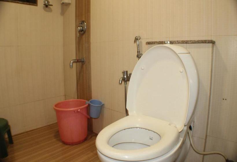 Oyo 7454 Hotel Ronaldo S