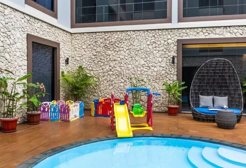 ホテル Swiss Belinn Indramayu