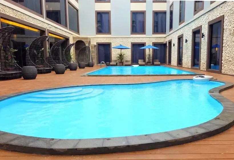 ホテル Swiss Belinn Indramayu