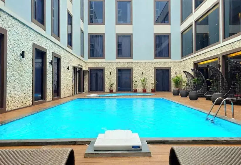 ホテル Swiss Belinn Indramayu