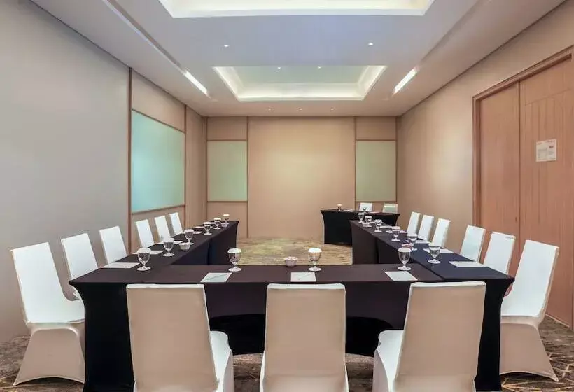 ホテル Swiss Belinn Indramayu