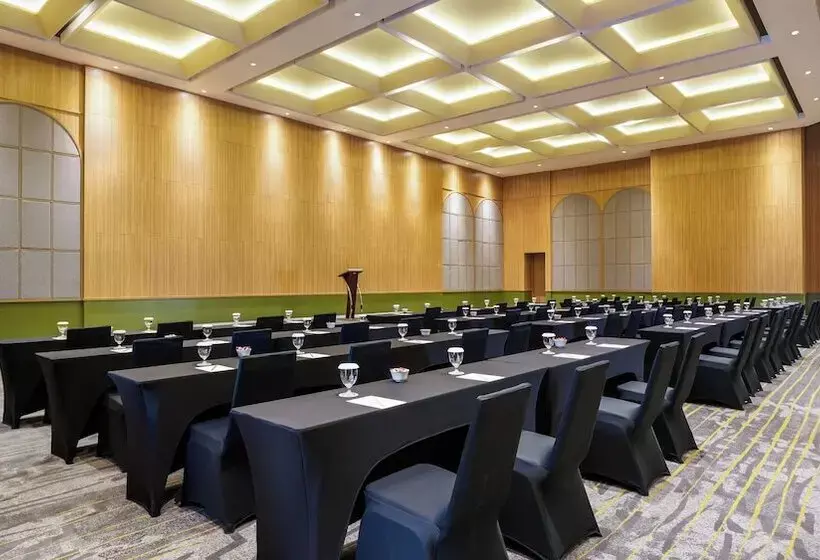 ホテル Swiss Belinn Indramayu