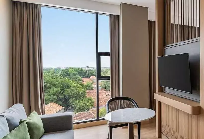 ホテル Swiss Belinn Indramayu