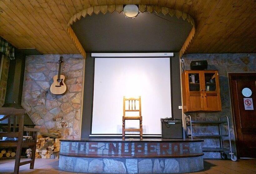 Albergue Los Nuberos   Hostel
