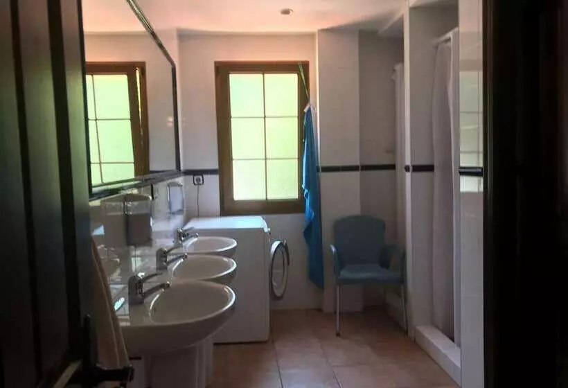 Albergue Los Nuberos   Hostel