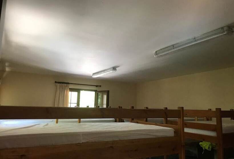 Albergue Los Nuberos   Hostel