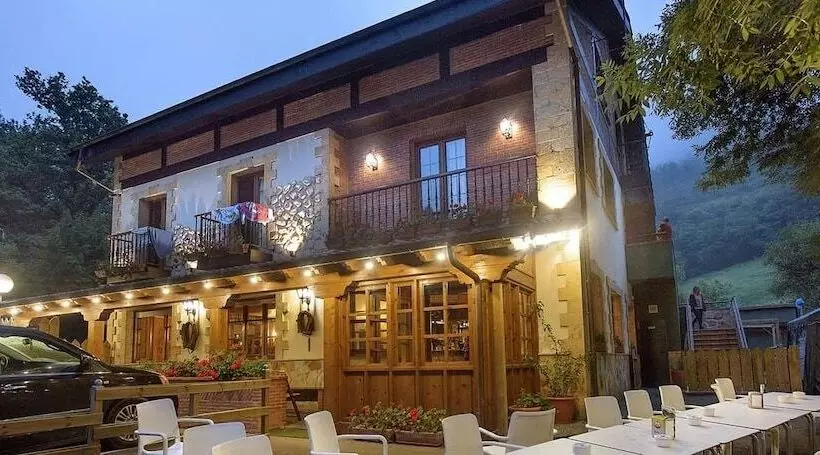 Albergue Los Nuberos   Hostel