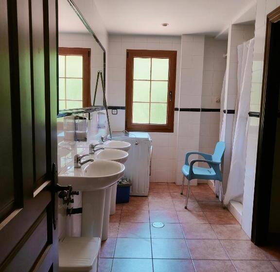 Albergue Los Nuberos   Hostel