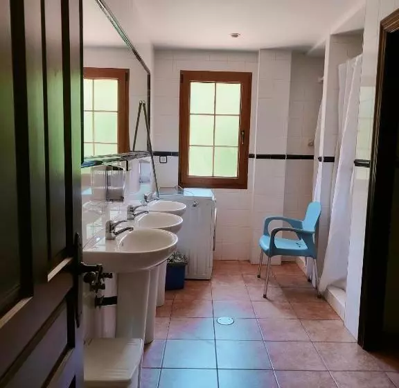 Albergue Los Nuberos   Hostel