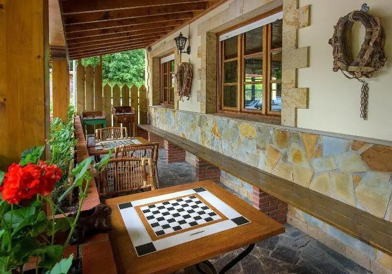 Albergue Los Nuberos   Hostel