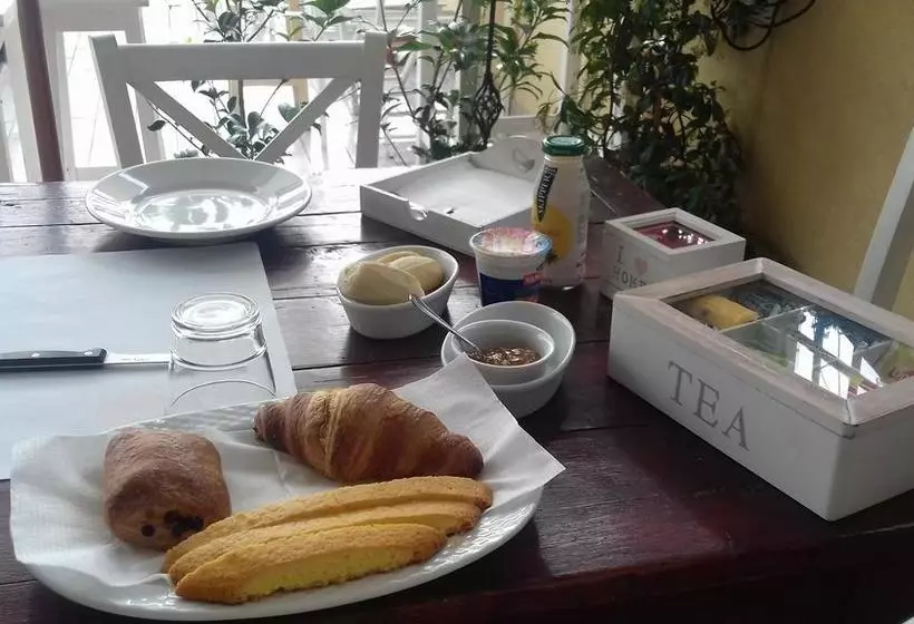 تختخواب و صبحانه Luna City