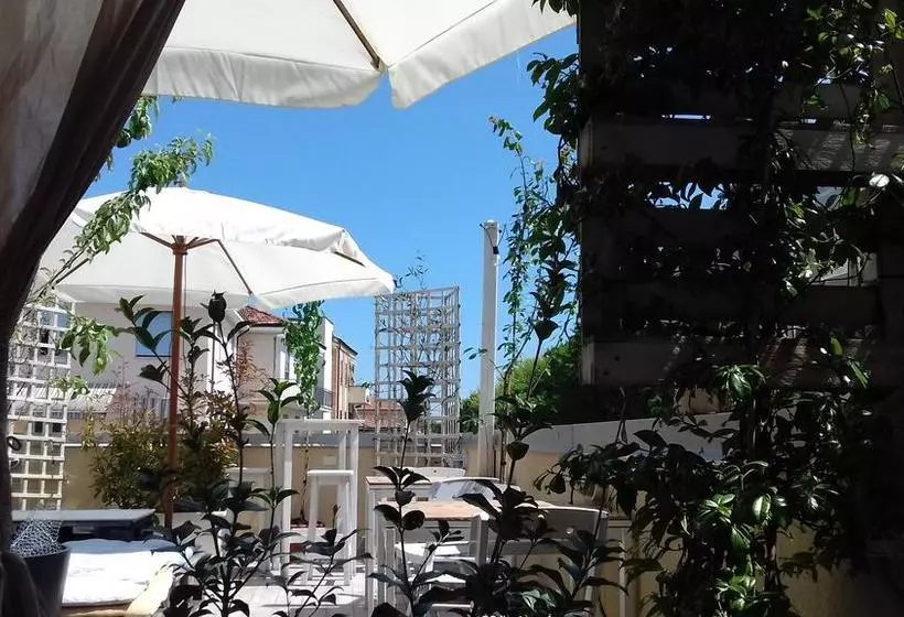 تختخواب و صبحانه Luna City