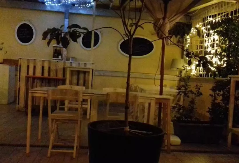 تختخواب و صبحانه Luna City