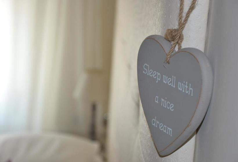 تختخواب و صبحانه Luna City