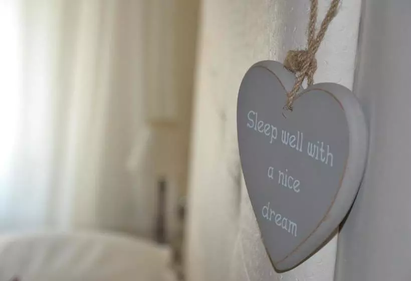 تختخواب و صبحانه Luna City