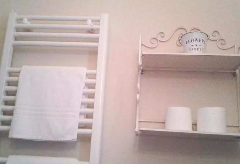 تختخواب و صبحانه Luna City