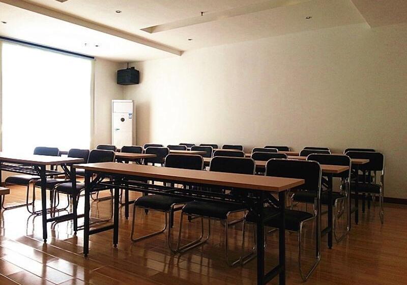 Отель Greentree Inn Jiangsu Lianyungang Donghai New Bus Station Express