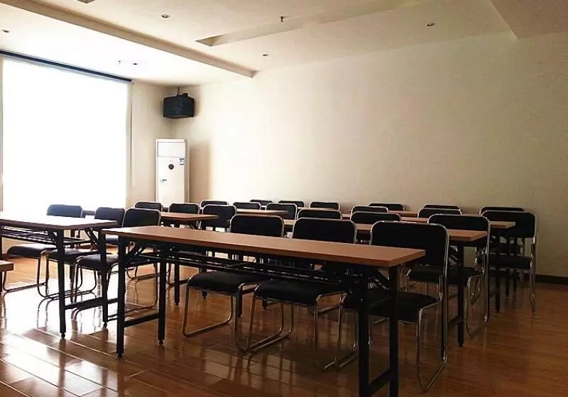 Hotelli Greentree Inn Jiangsu Lianyungang Donghai New Bus Station Express