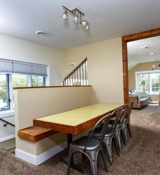 Julie's Park Cafe & Motel