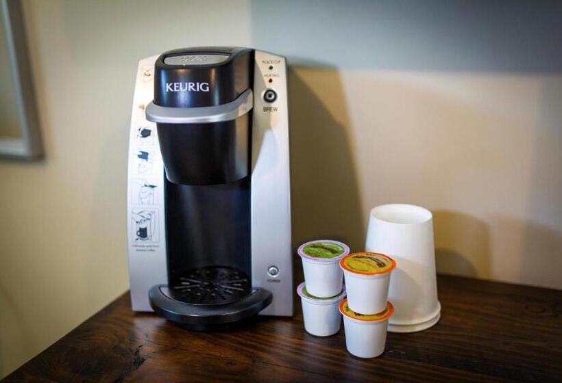 Julie's Park Cafe & Motel