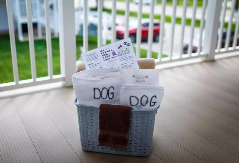 Julie's Park Cafe & Motel