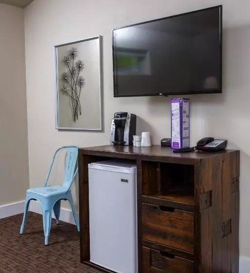 Julie's Park Cafe & Motel