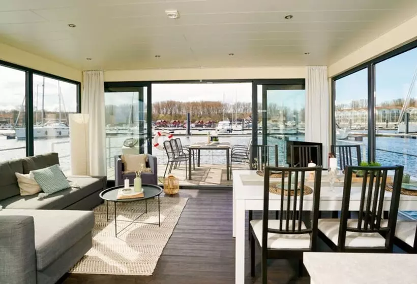 ホテル Hausboot In Boltenhagen