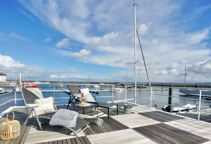ホテル Hausboot In Boltenhagen