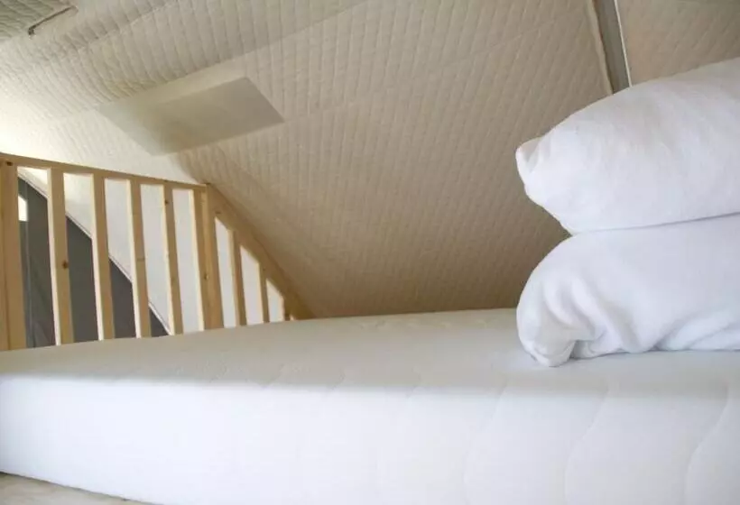 Hotelli Romantic Tent Lodge In Dalerveen With Sauna