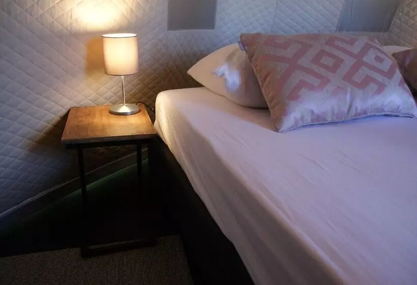 Hotelli Romantic Tent Lodge In Dalerveen With Sauna