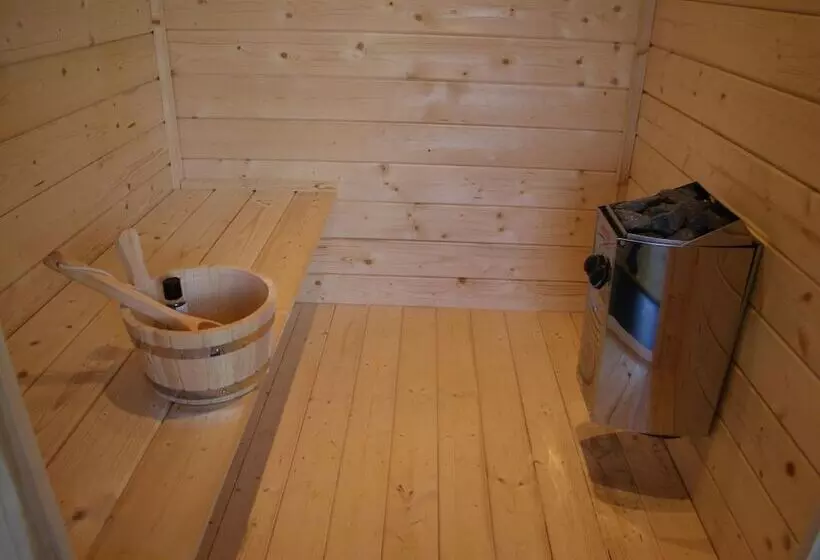 Hotelli Romantic Tent Lodge In Dalerveen With Sauna