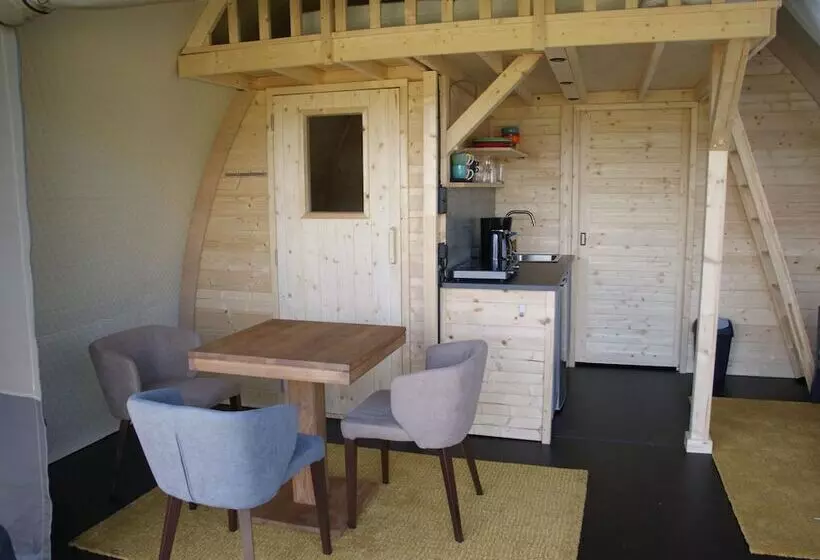 Hotelli Romantic Tent Lodge In Dalerveen With Sauna
