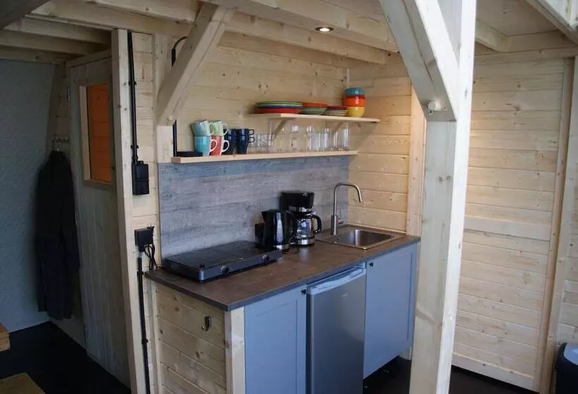 Hotelli Romantic Tent Lodge In Dalerveen With Sauna