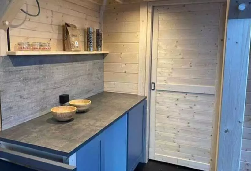 Hotelli Romantic Tent Lodge In Dalerveen With Sauna