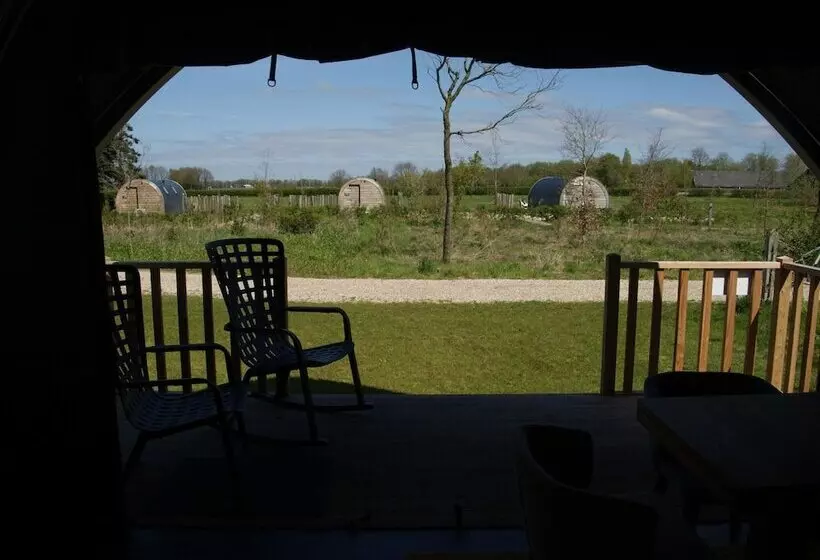 Hotelli Romantic Tent Lodge In Dalerveen With Sauna