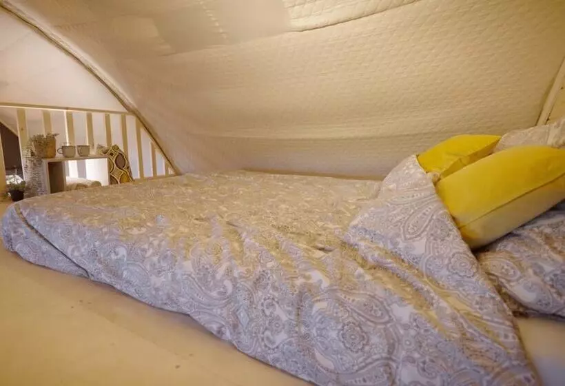 Hotelli Romantic Tent Lodge In Dalerveen With Sauna