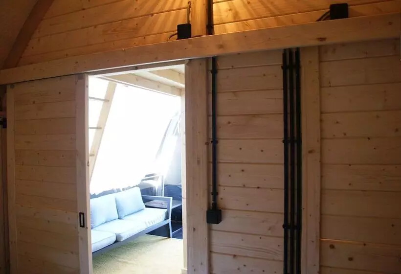Hotelli Romantic Tent Lodge In Dalerveen With Sauna