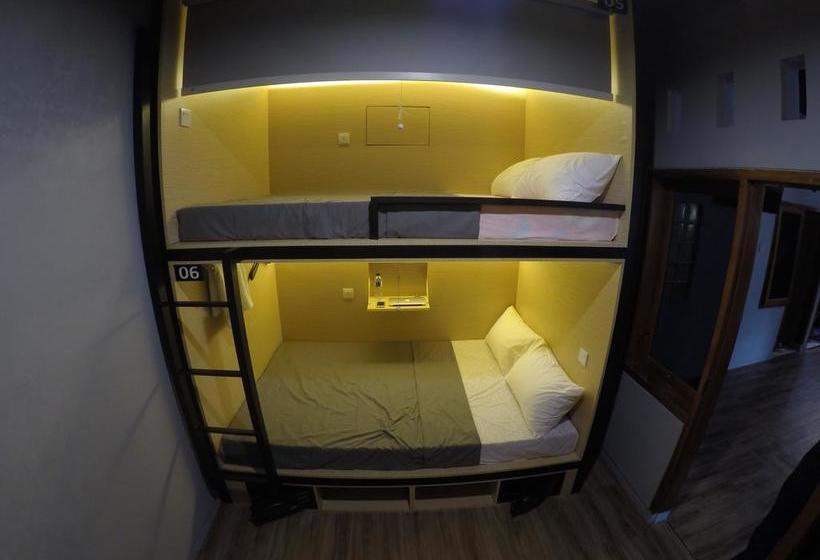 הוסטל Innbox Capsule