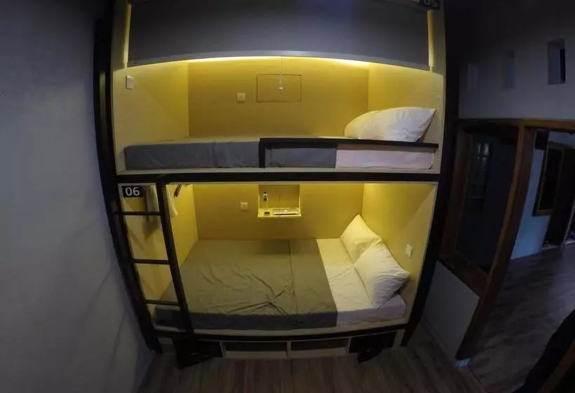 Hostel Innbox Capsule