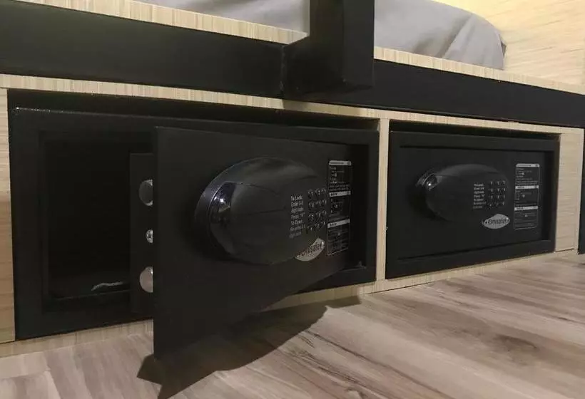 Hostel Innbox Capsule