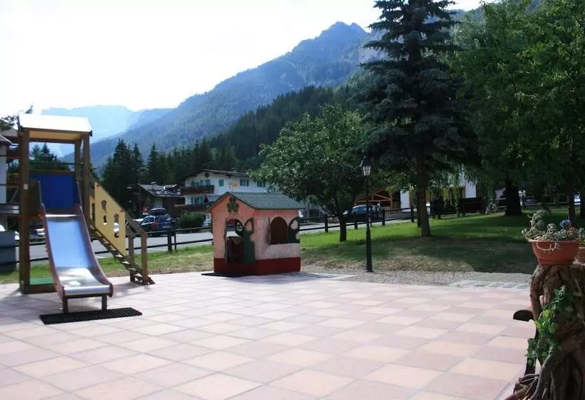 هتل Garni Defrancesco