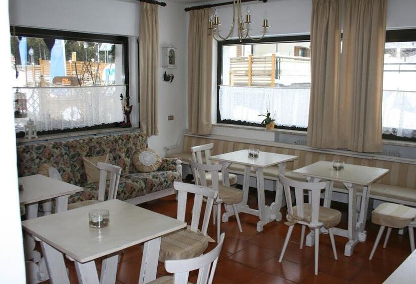 هتل Garni Defrancesco