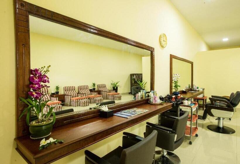 בית מלון כפרי Lakeside By Sokha Beach Resort