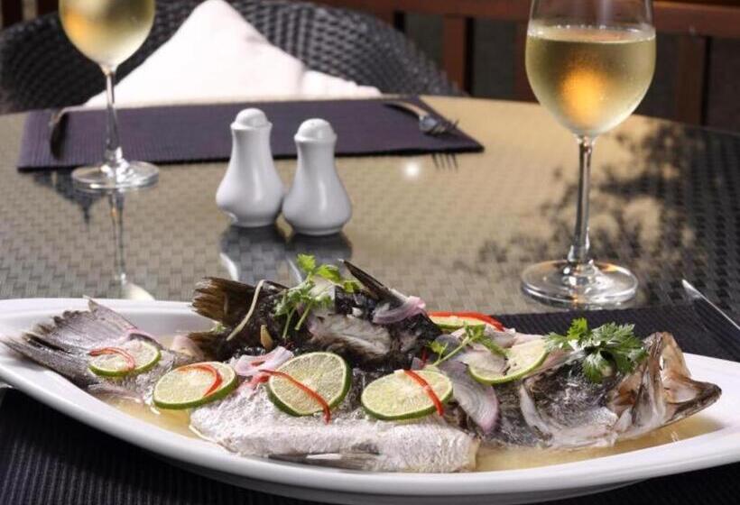 בית מלון כפרי Lakeside By Sokha Beach Resort