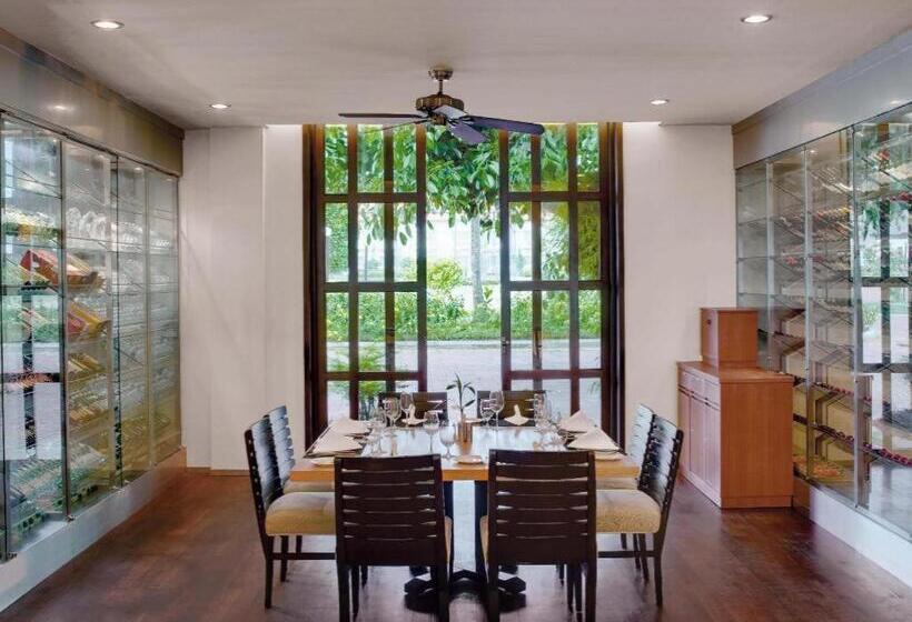 בית מלון כפרי Lakeside By Sokha Beach Resort